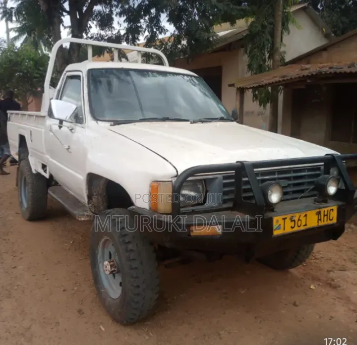 Toyota Land Cruiser 75 Pickup 1990 White
