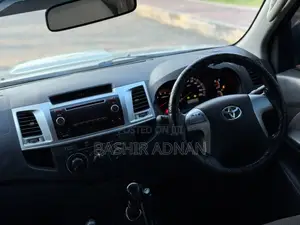 Toyota Hilux 2.5 D-4D 4X4 SRX 2012 Silver