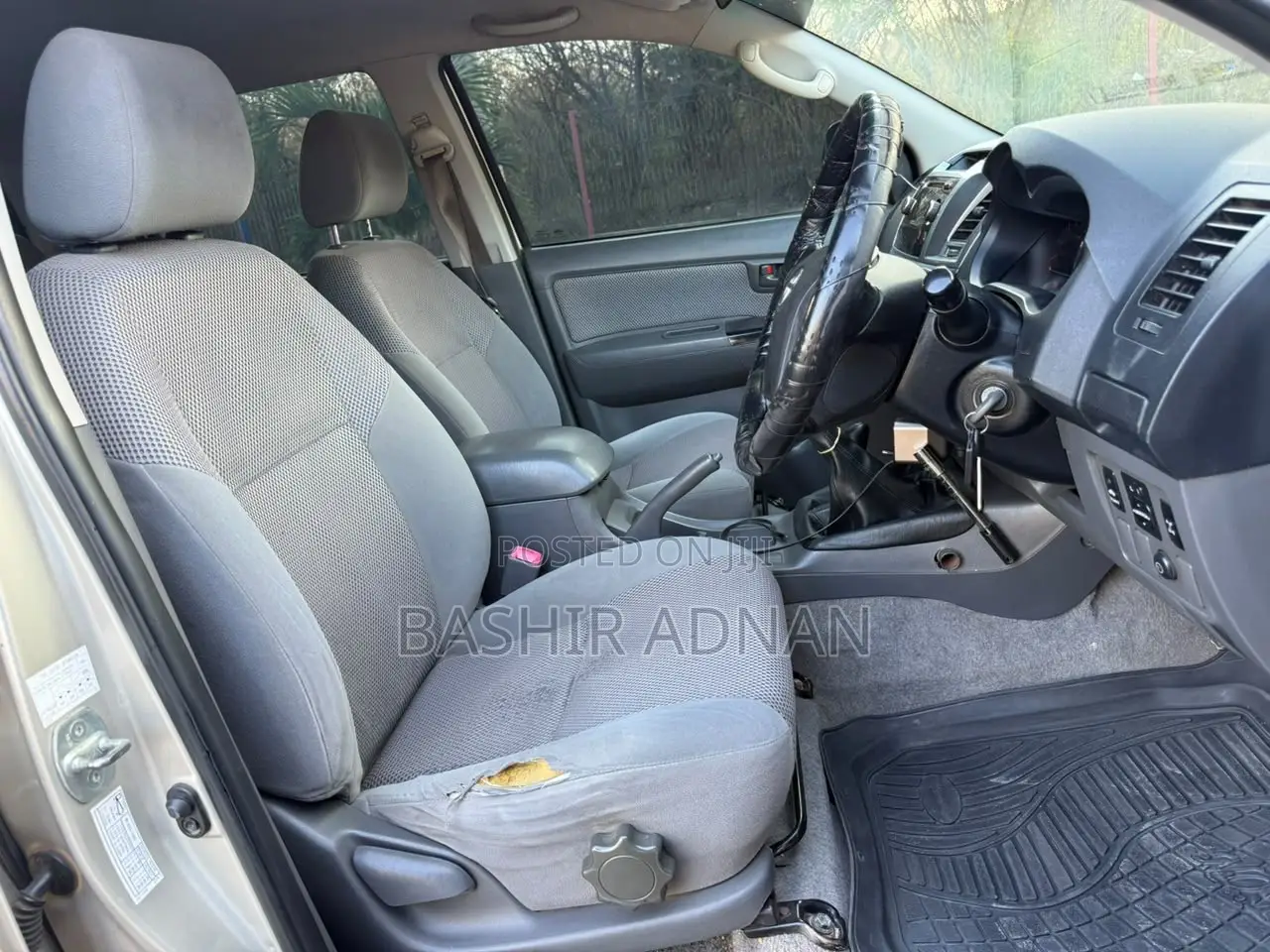 Toyota Hilux 2.5 D-4D 4X4 SRX 2012 Silver