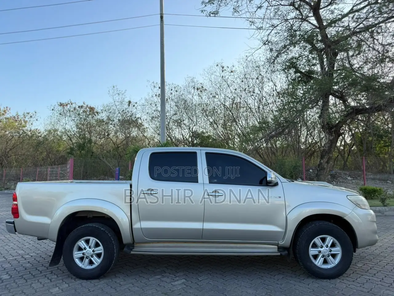 Toyota Hilux 2.5 D-4D 4X4 SRX 2012 Silver