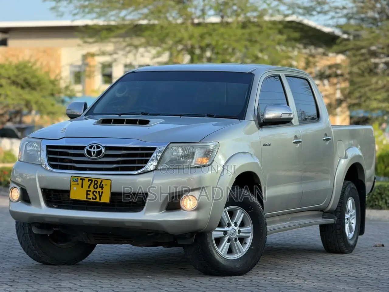 Toyota Hilux 2.5 D-4D 4X4 SRX 2012 Silver
