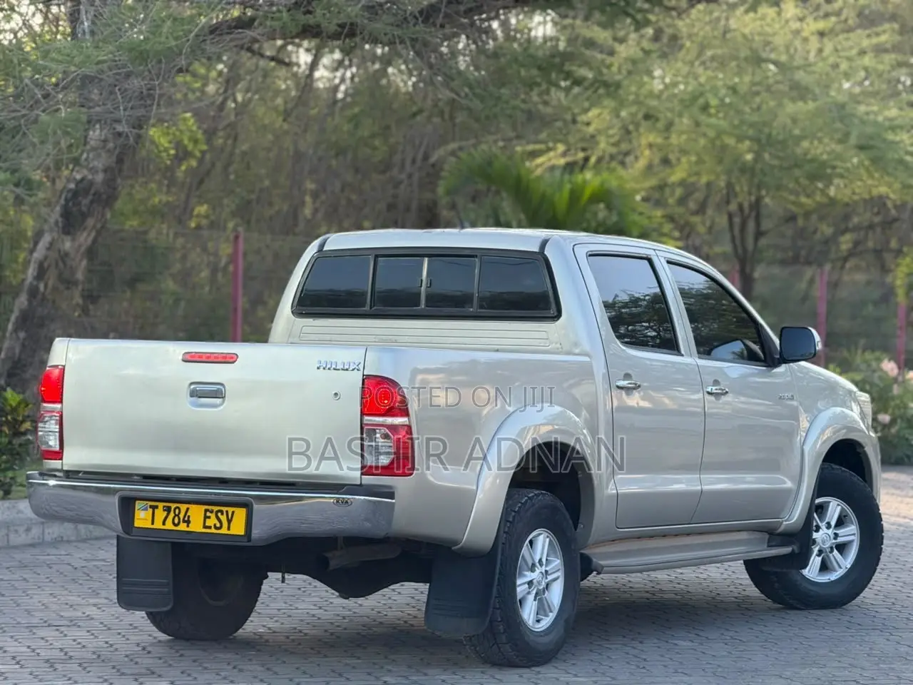 Toyota Hilux 2.5 D-4D 4X4 SRX 2012 Silver