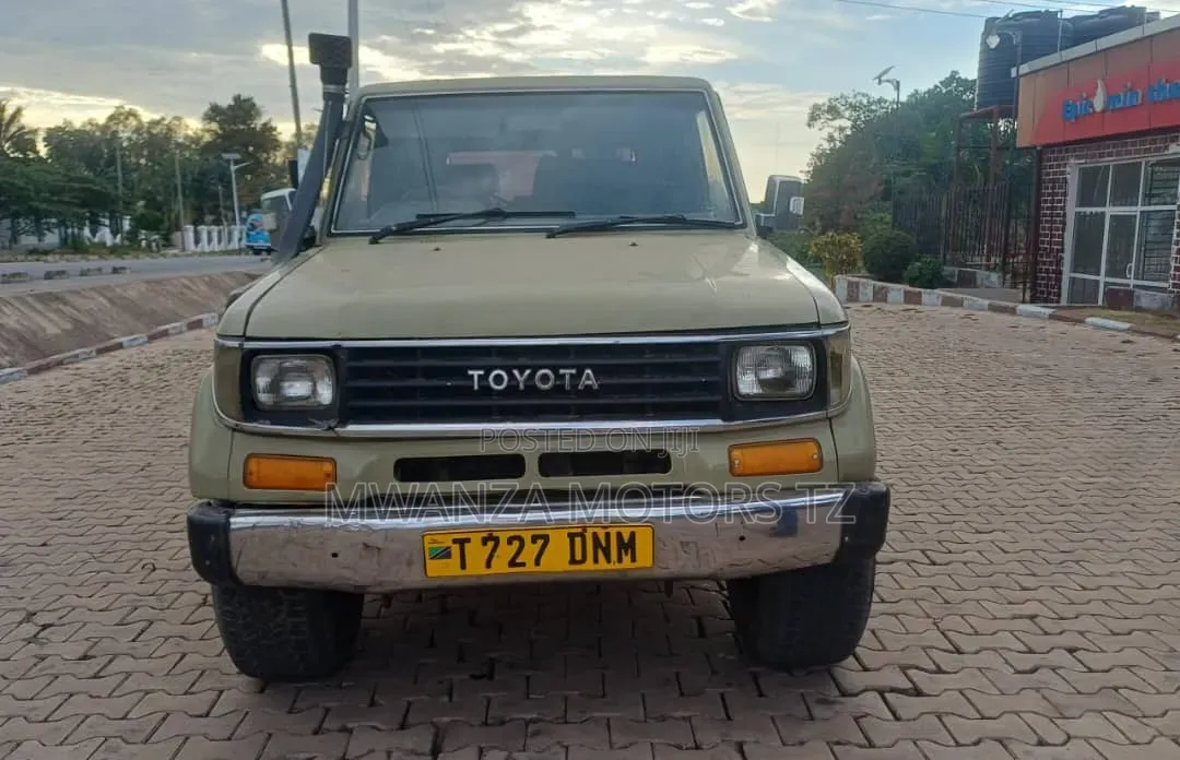 Toyota Land Cruiser Prado 2001 Ivory