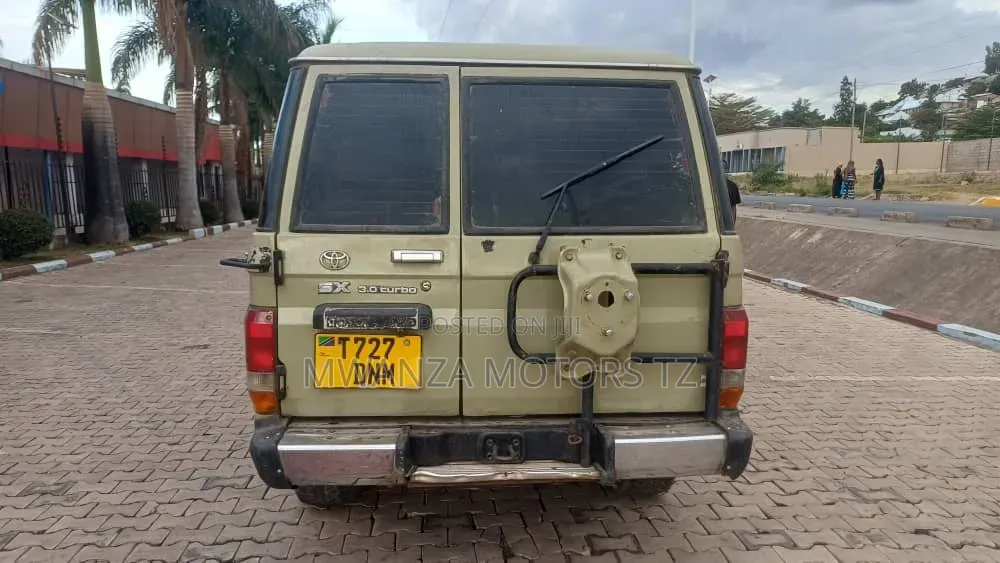 Toyota Land Cruiser Prado 2001 Ivory