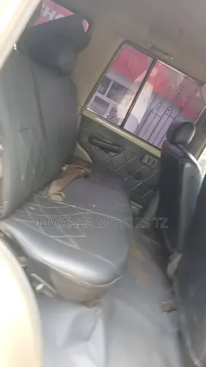 Toyota Land Cruiser Prado 2001 Ivory