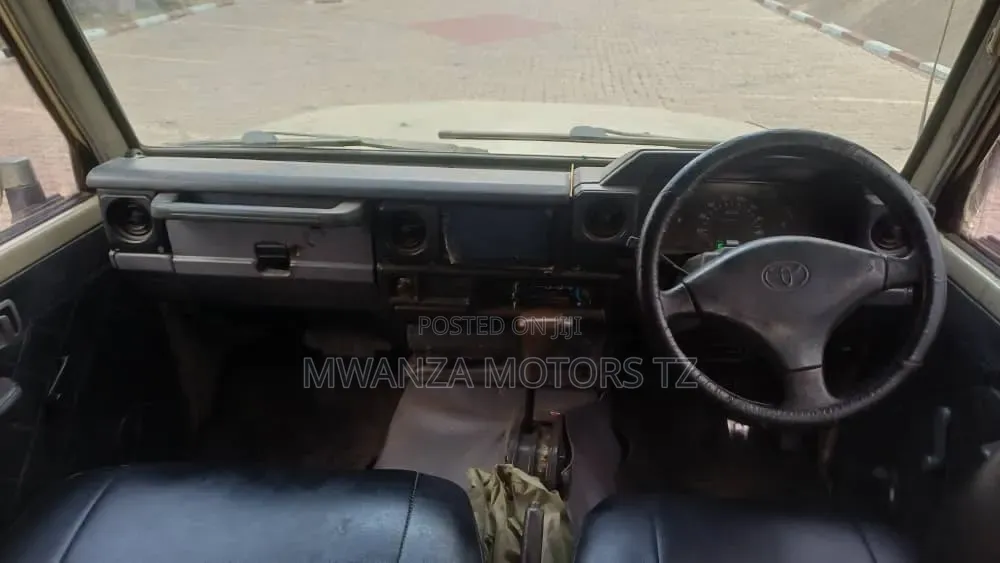 Toyota Land Cruiser Prado 2001 Ivory