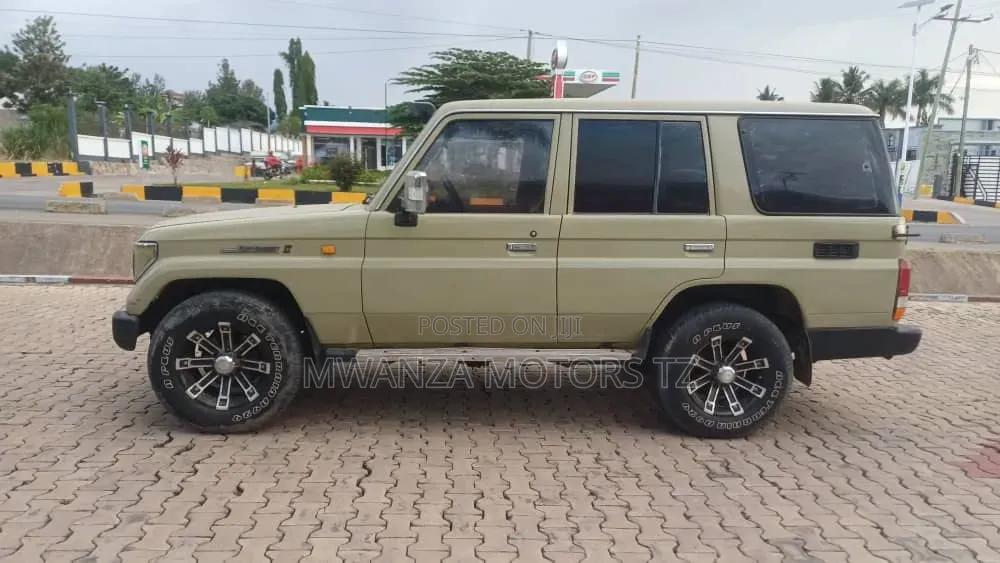Toyota Land Cruiser Prado 2001 Ivory