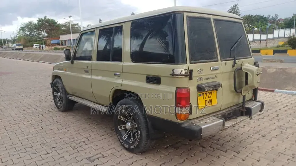 Toyota Land Cruiser Prado 2001 Ivory