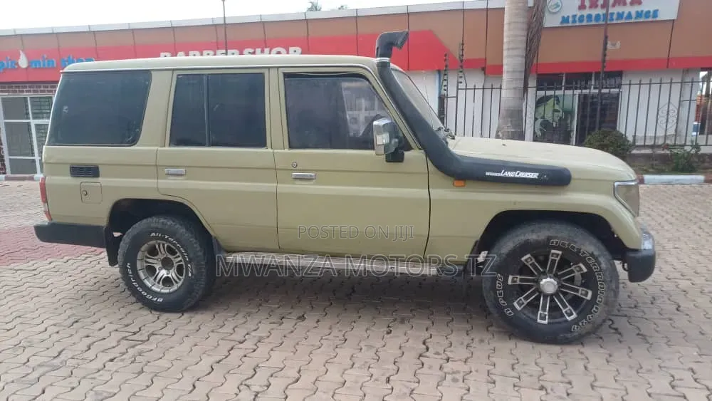 Toyota Land Cruiser Prado 2001 Ivory