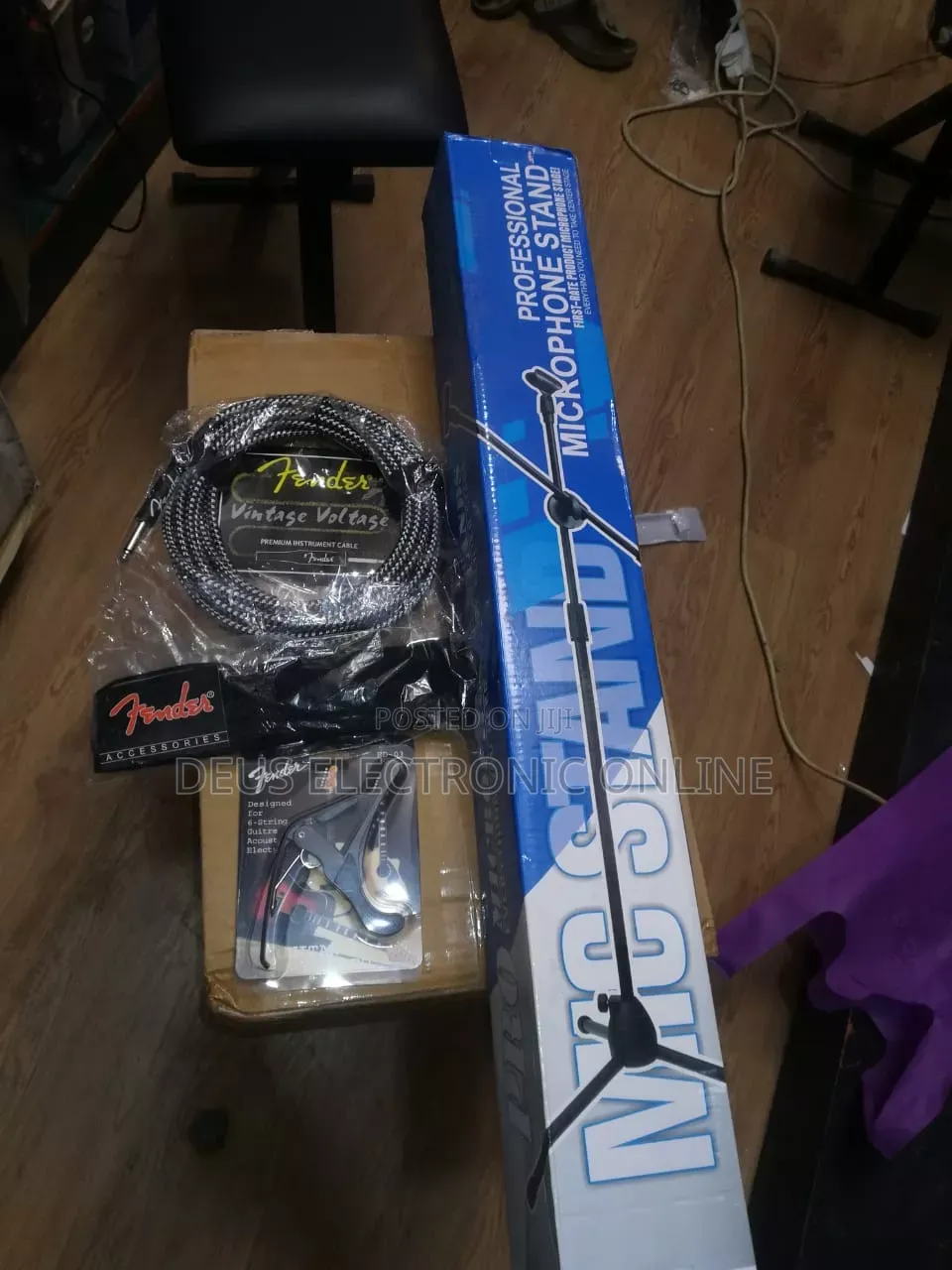 Full Set Mic Stand, Capo, Belt Guitar and Cable Guitar 110,000