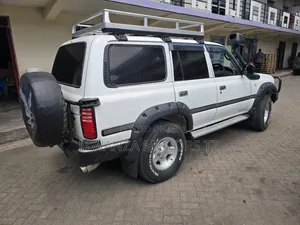 Toyota Land Cruiser 1999 White