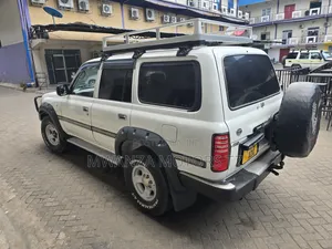 Toyota Land Cruiser 1999 White