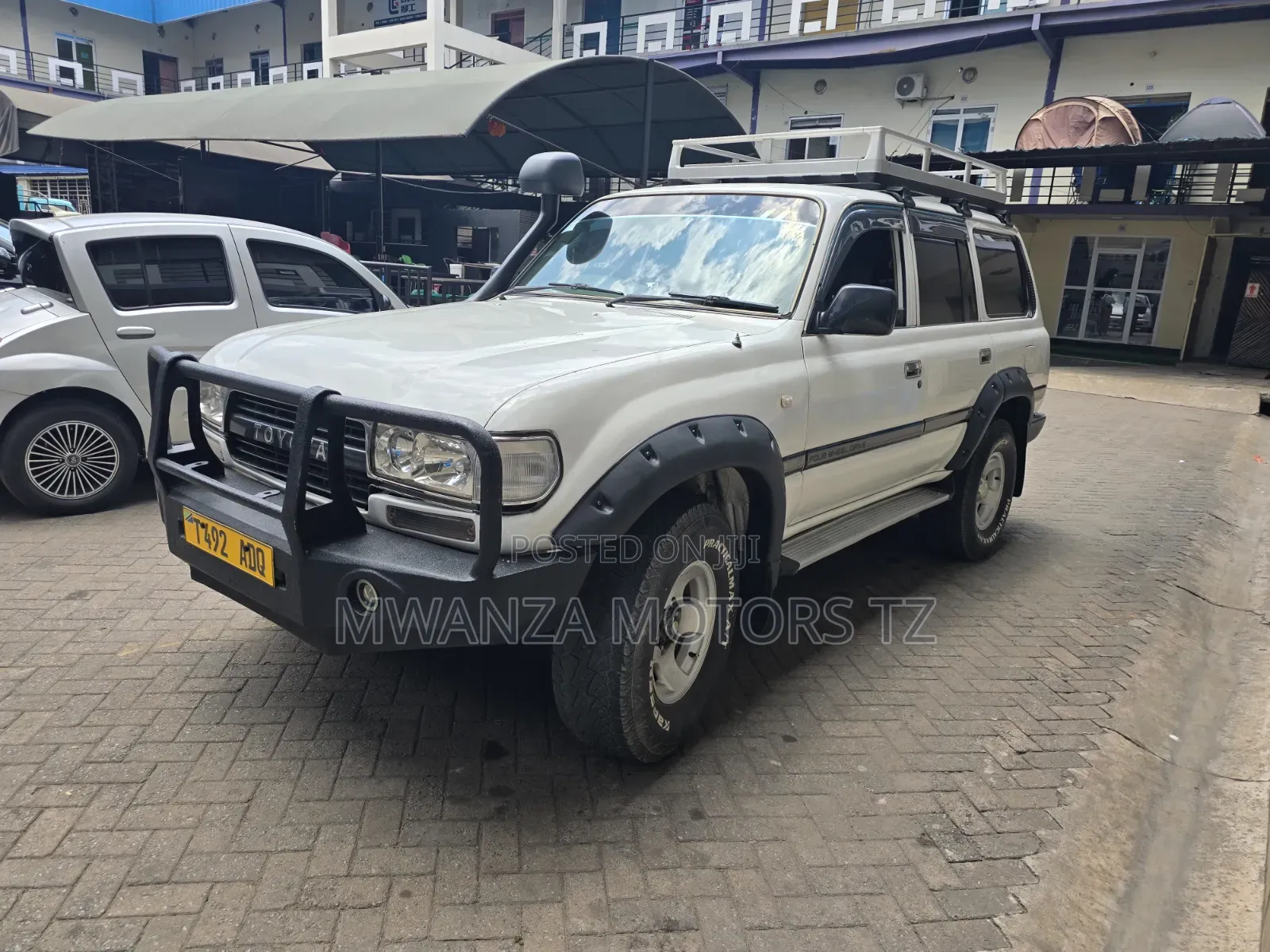 Toyota Land Cruiser 1999 White