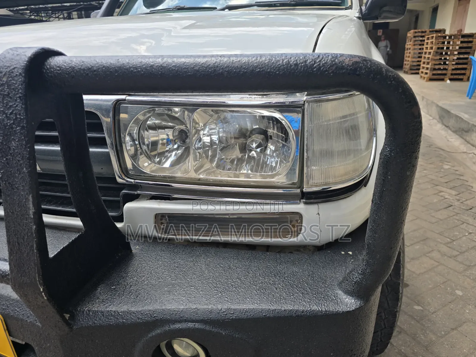 Toyota Land Cruiser 1999 White