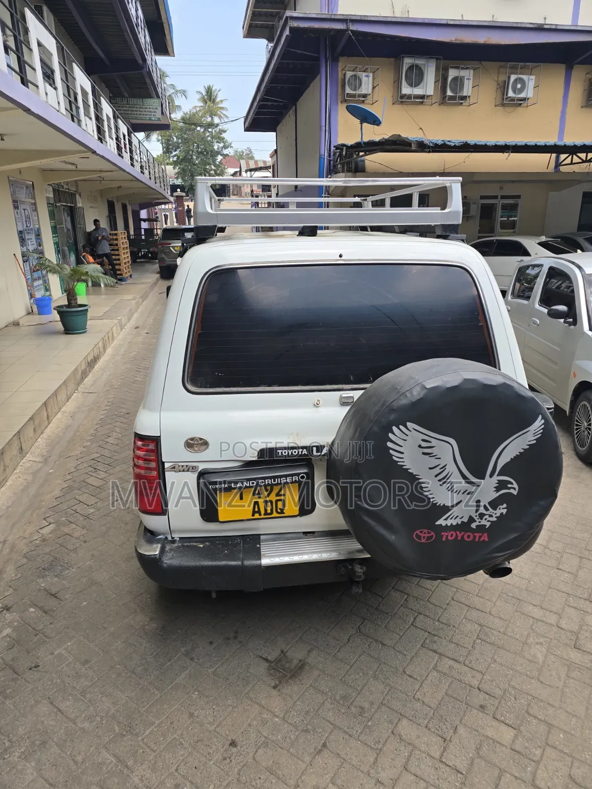 Toyota Land Cruiser 1999 White