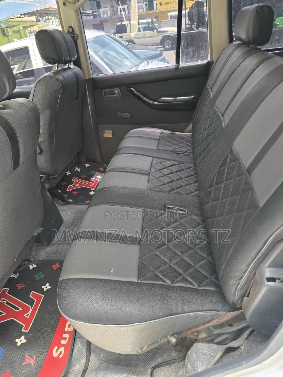 Toyota Land Cruiser 1999 White