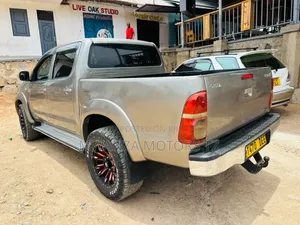 Toyota Hilux 2008 Gray