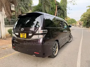 Toyota Vellfire 2010 Maroon