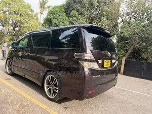 Toyota Vellfire 2010 Maroon