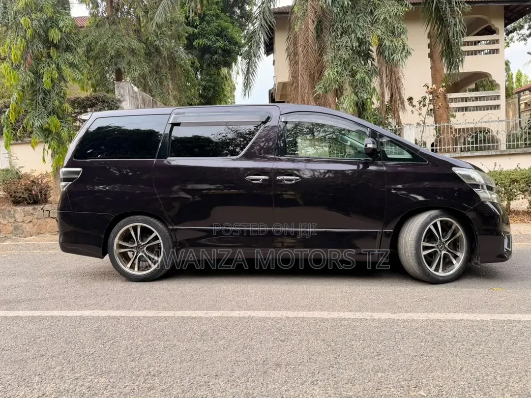 Toyota Vellfire 2010 Maroon