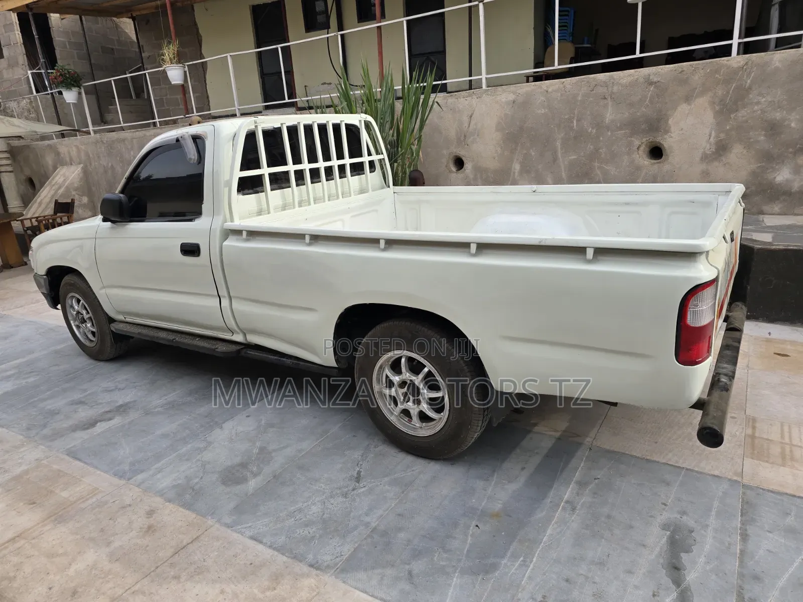 Toyota Hilux 1996 White