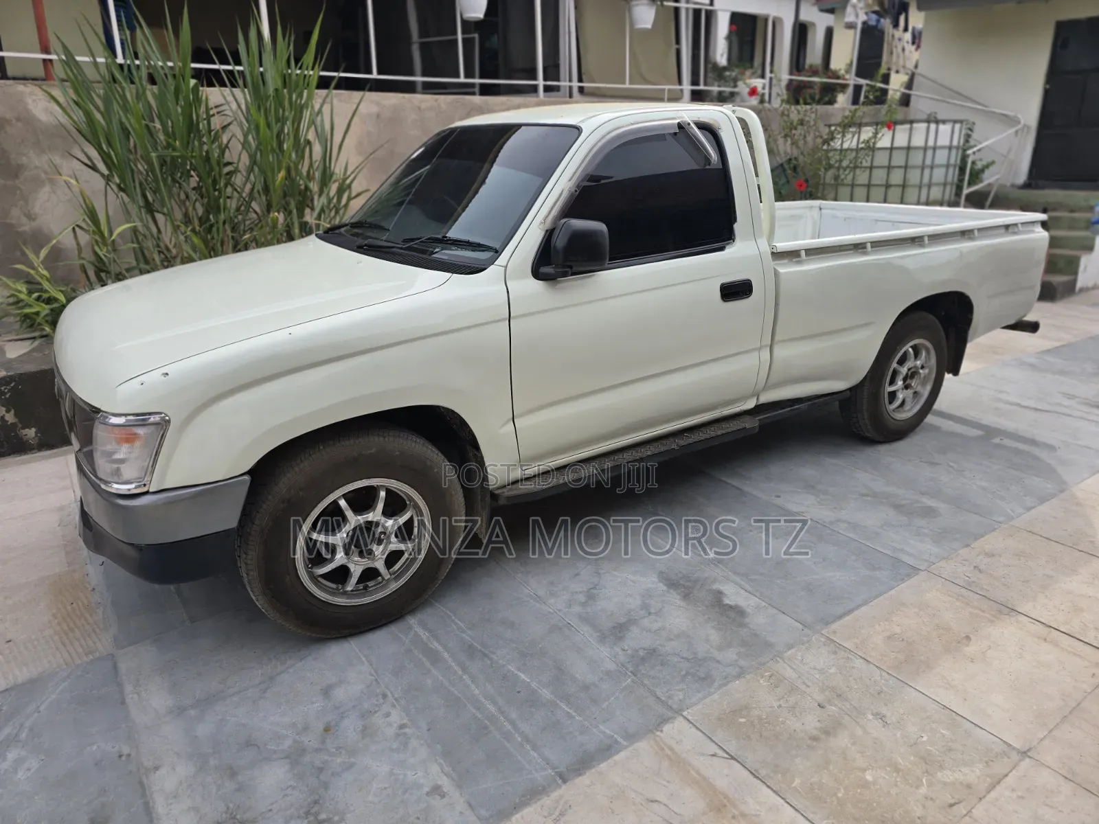 Toyota Hilux 1996 White
