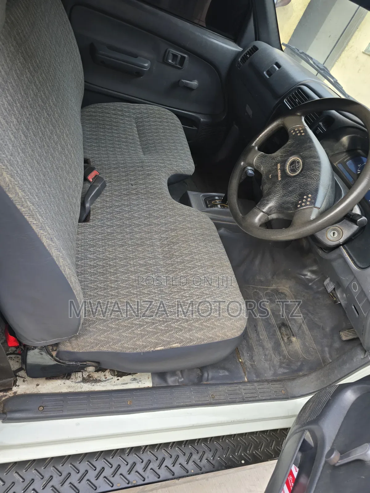 Toyota Hilux 1996 White
