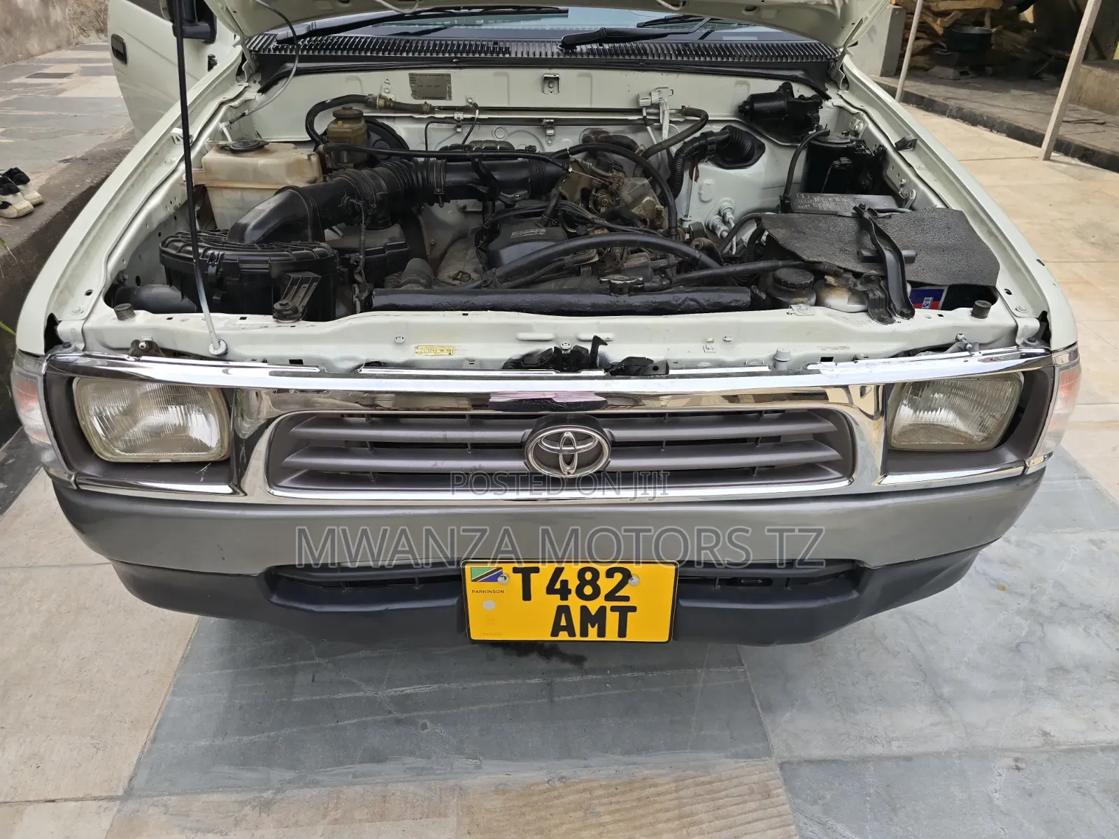 Toyota Hilux 1996 White