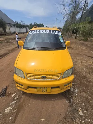 Toyota Noah 2004 Yellow