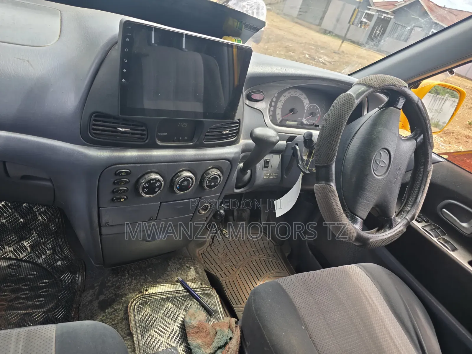 Toyota Noah 2004 Yellow