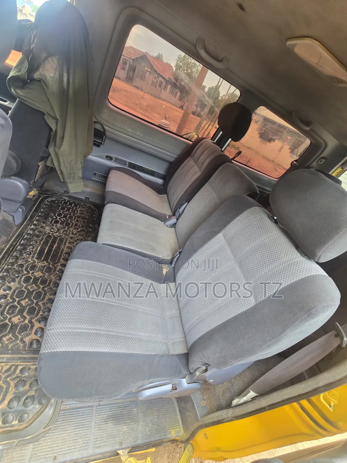 Toyota Noah 2004 Yellow