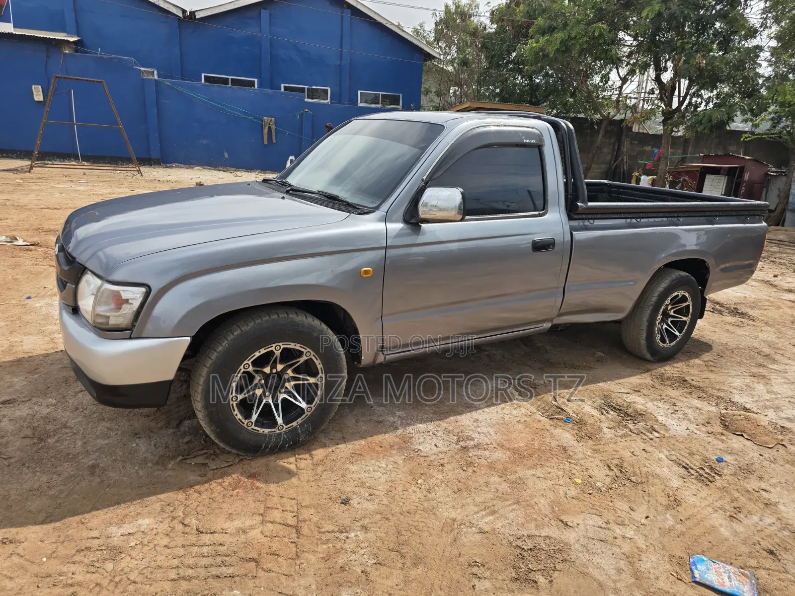 Toyota Hilux 2003 Gray