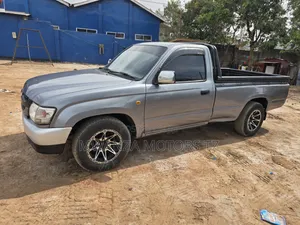 Toyota Hilux 2003 Gray