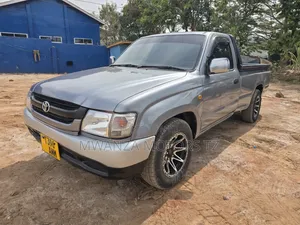 Toyota Hilux 2003 Gray