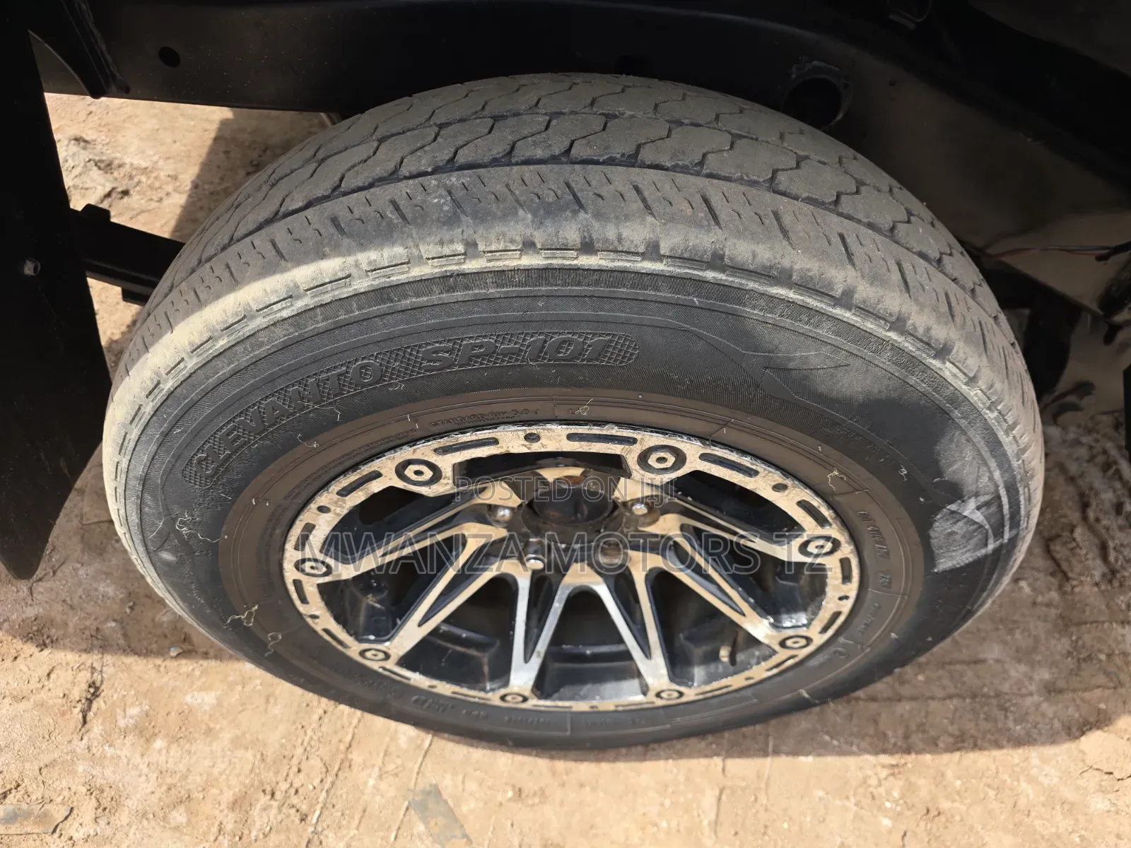 Toyota Hilux 2003 Gray