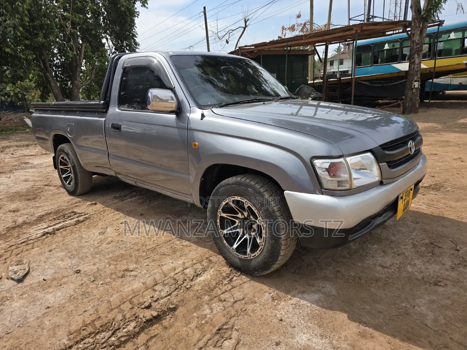Toyota Hilux 2003 Gray