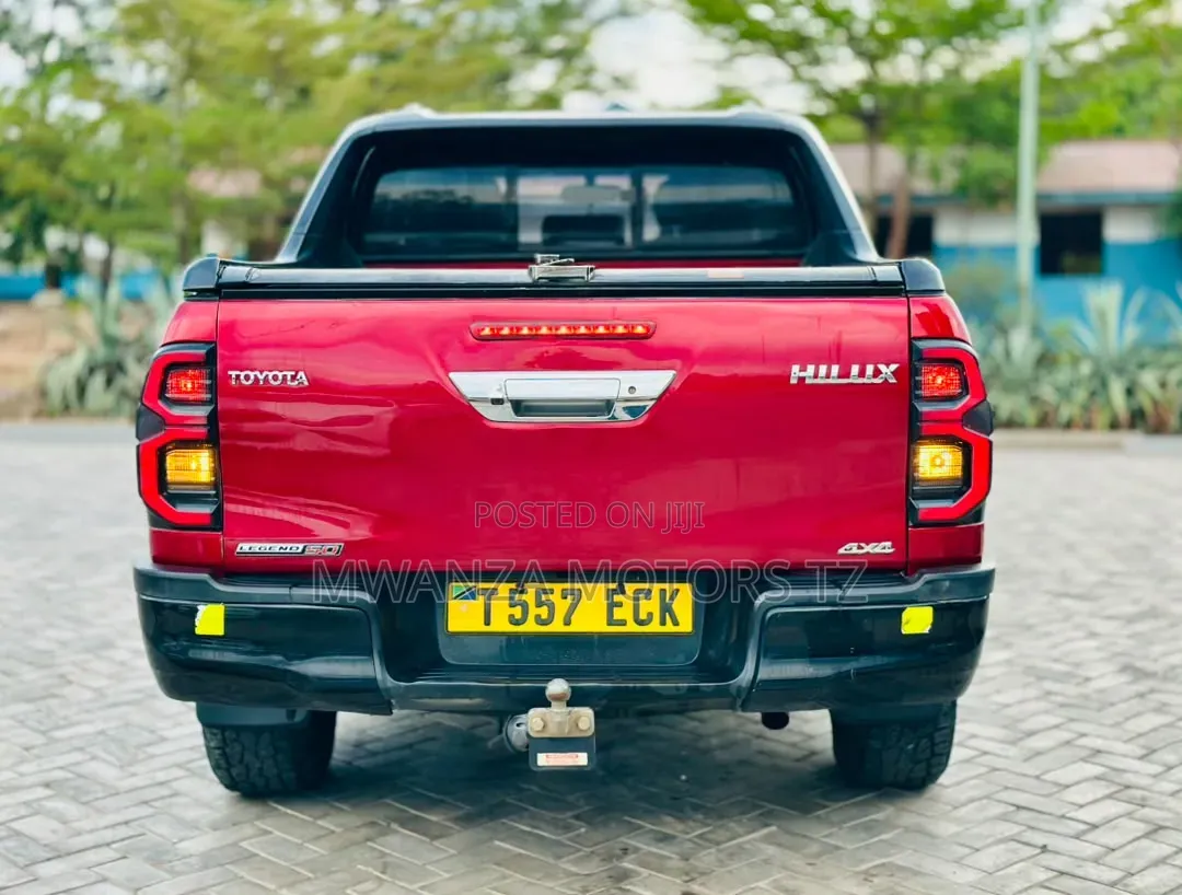 Toyota Hilux 2020 Maroon