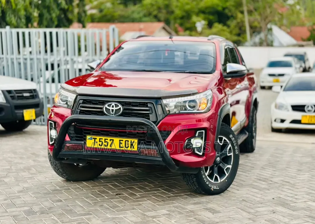 Toyota Hilux 2020 Maroon
