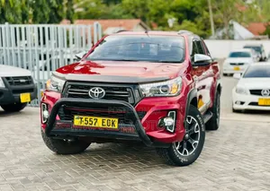 Toyota Hilux 2020 Maroon