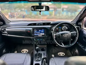 Toyota Hilux 2020 Maroon
