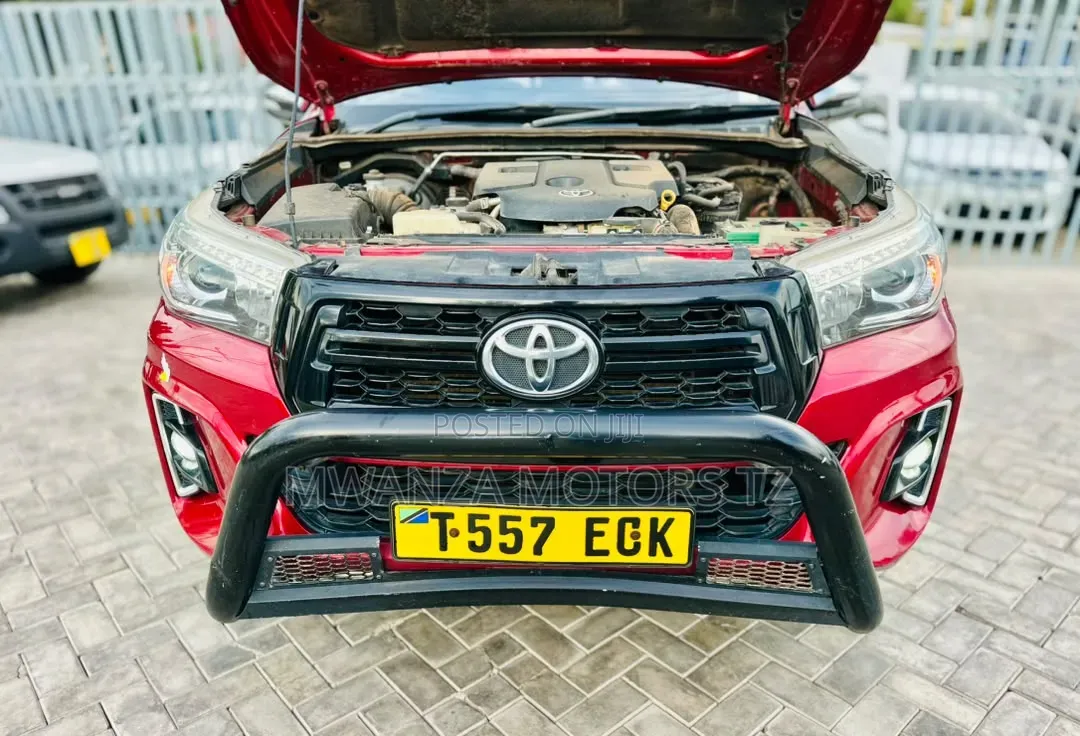 Toyota Hilux 2020 Maroon