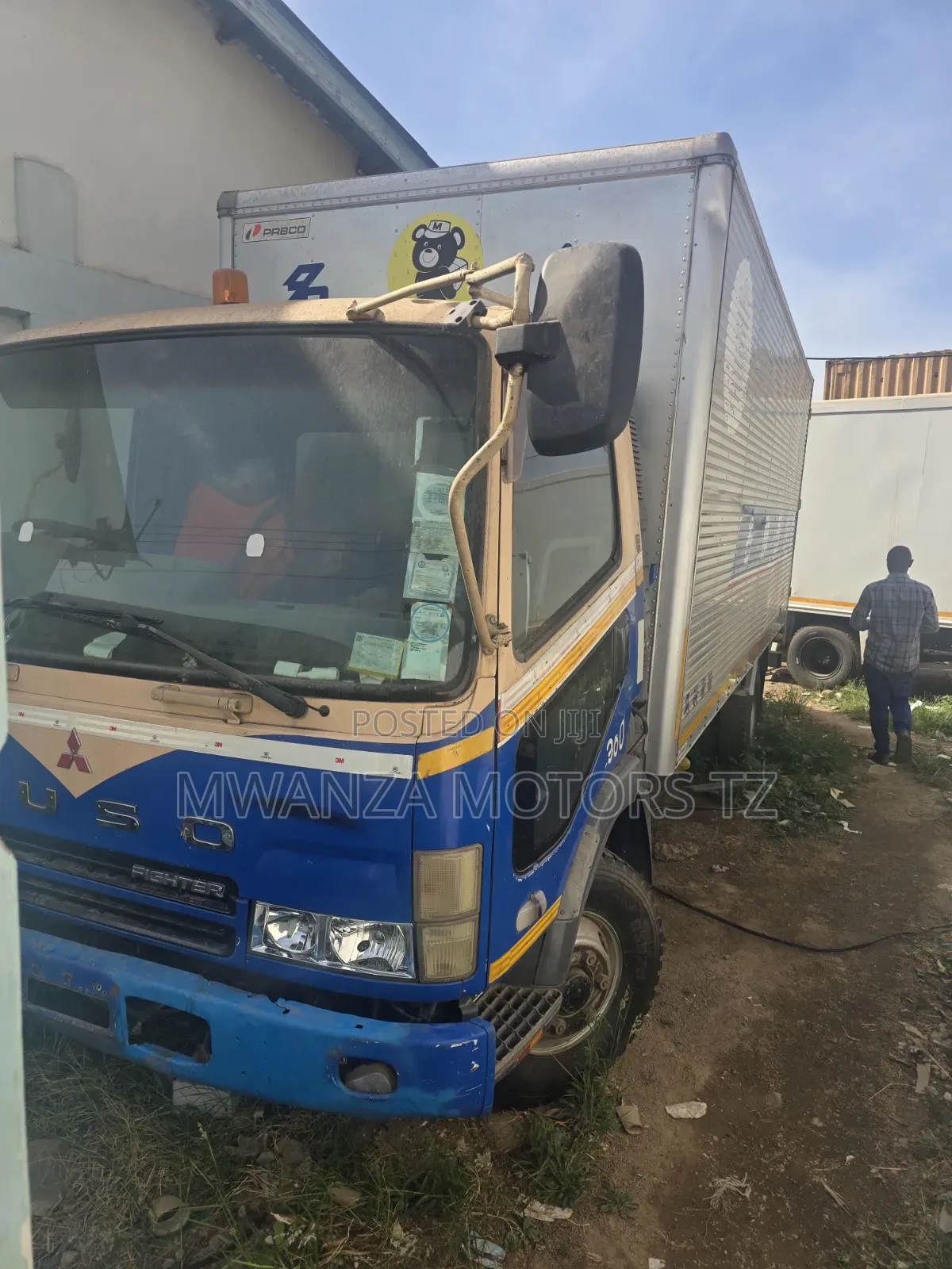 Mitsubishi Fighter 2005 Blue