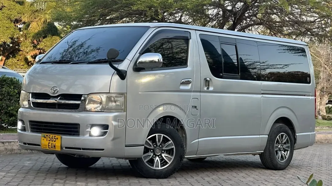 Toyota HiAce 2006 Silver