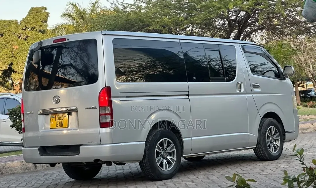 Toyota HiAce 2006 Silver