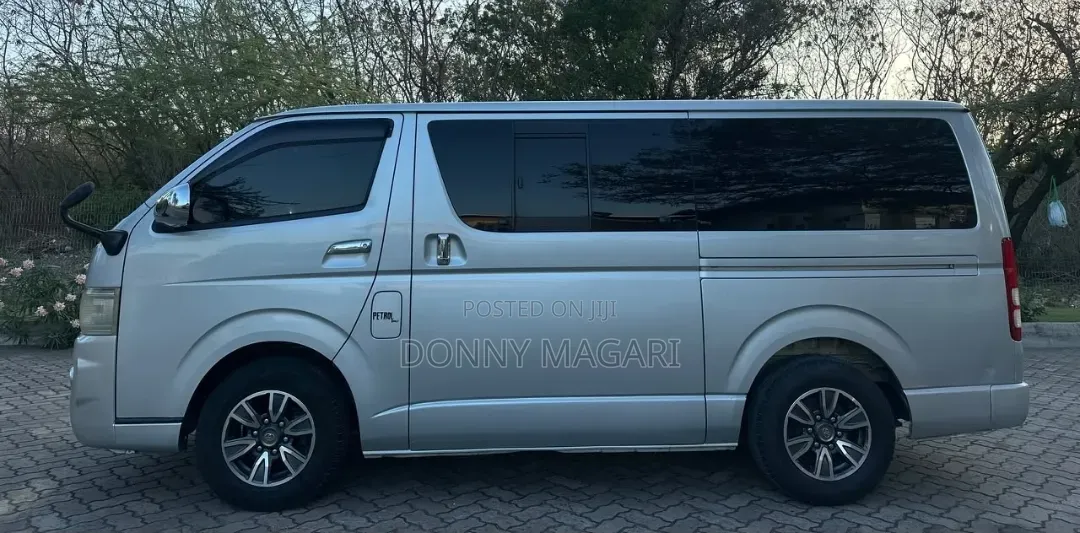 Toyota HiAce 2006 Silver