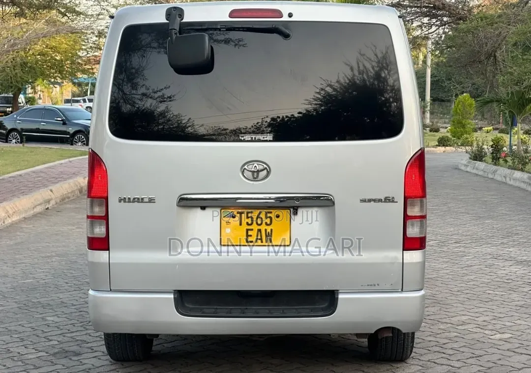 Toyota HiAce 2006 Silver