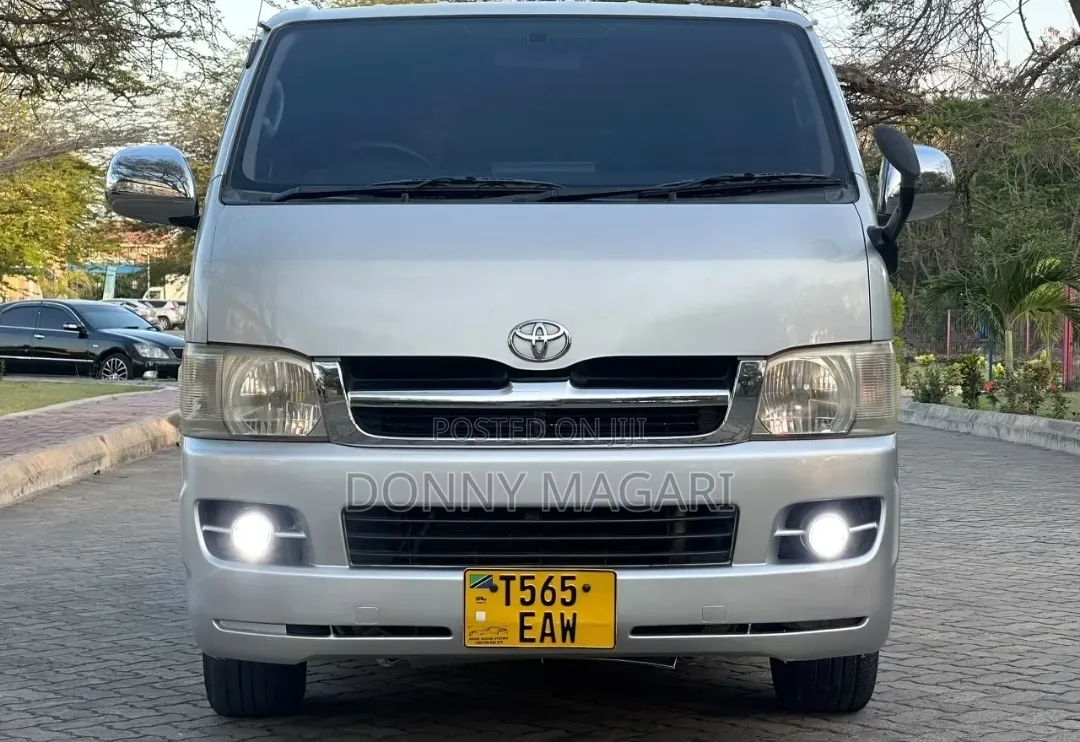 Toyota HiAce 2006 Silver
