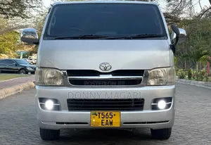 Toyota HiAce 2006 Silver