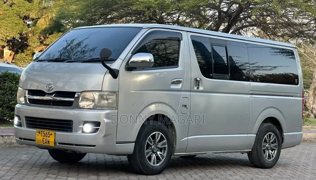 Toyota HiAce 2006 Silver