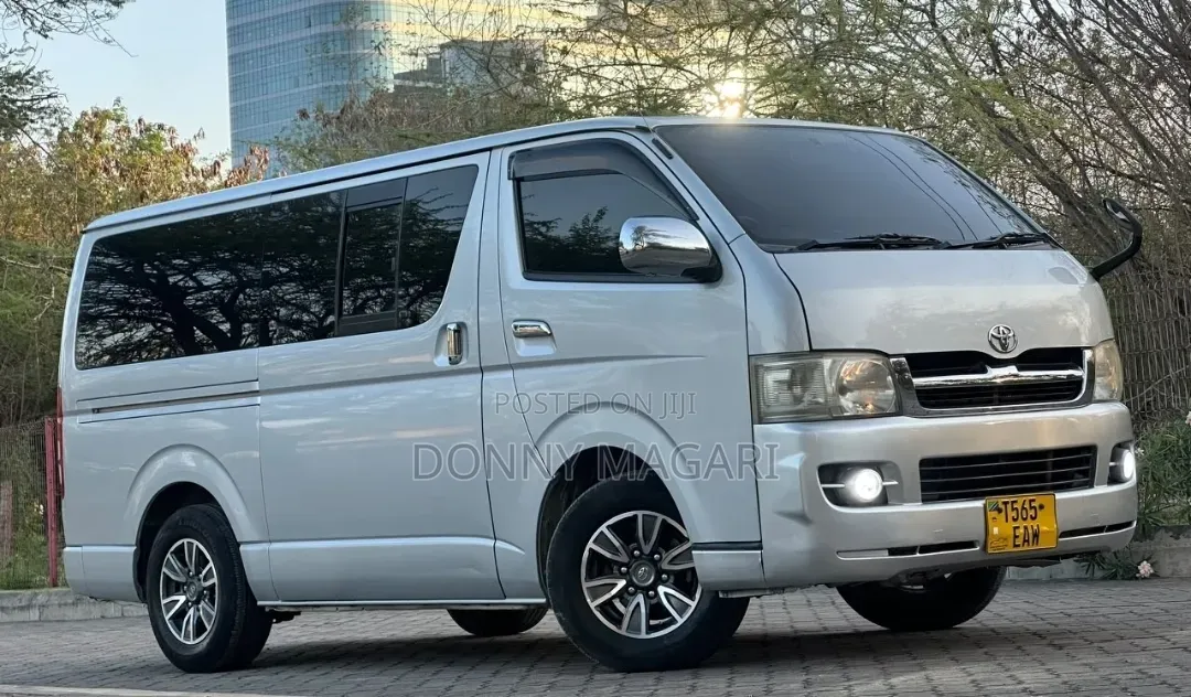 Toyota HiAce 2006 Silver